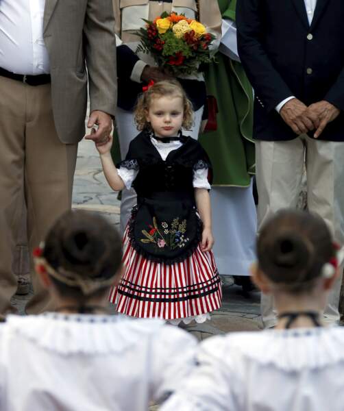 La princesse Gabriella a revêtu un costume traditionnel pour le spectacle.