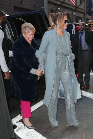 Jennifer Lopez et sa mère Guadalupe Rodríguez arrivent à l'émission Good Morning America, très chic.