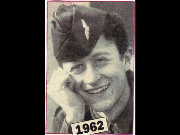 1962, peu après l'obtention de son bac, Michel Polnareff part à regret faire son service militaire