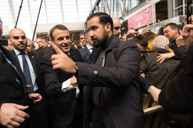 Alexandre Benalla, avec Emmanuel Macron et sans alliance, au Salon de l'Agriculture, en mars 2018