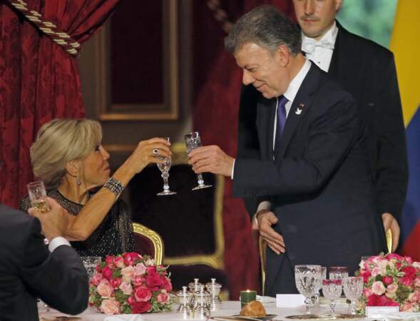 Brigitte Macron trinque avec le président de la Colombie, Juan Manuel Santos