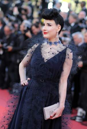 Dita Von Teese et son chignon de pin-up : la touche rétro du tapis rouge de Cannes, le 16 mai 2019