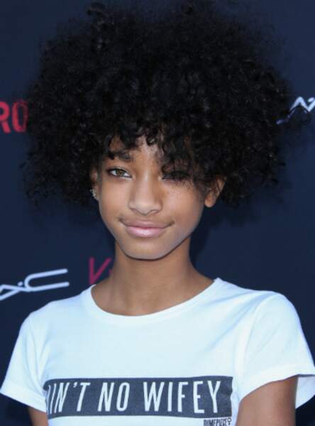 L’afro mi-long comme Willow Smith