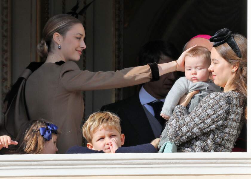 Alexandra de Hanovre portant dans ses bras Francesco (fils de Pierre Casiraghi) lors de la fête nationale 2018