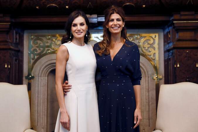La reine Letizia d'Espagne et la Première dame d'Argentine, souriantes, prennent la pose