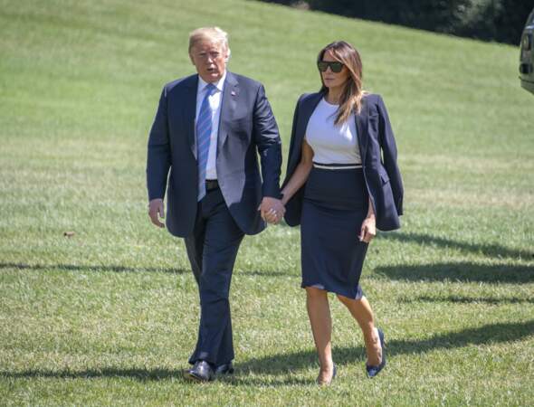 Melania Trump porte aussi des ceintures avec ses jupes crayon