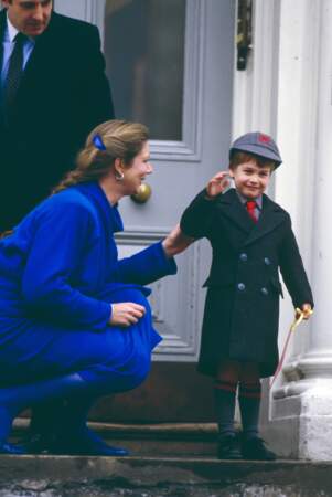 Un prince William très souriant et heureux d'entrer à l'école en 1987