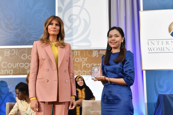 Melania Trump, en tailleur pantalon Emilio Pucci à la cérémonie "Women of Courage Award" à Washington en mars 2018