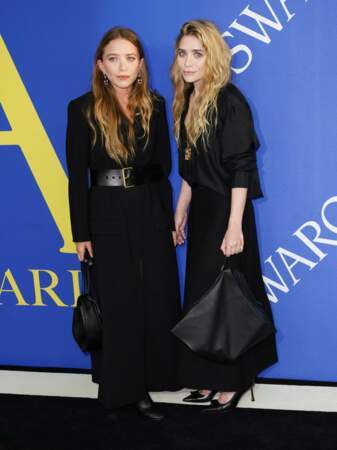 Les soeurs Olsen signent leurs looks de sacs grands formats, un détail de style à copier !