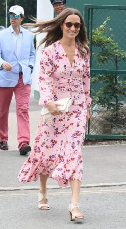Pippa Middleton était ravissante en robe rose à fleurs pour assister à la finale de Wimbledon