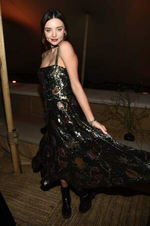 Miranda Kerr a fait tourner des têtes et sa robe Dior lors de l'after party du défilé Dior Croisière 2018.