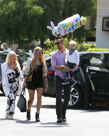 Fergie, son mari Josh Duhamel et leur fils Axl se rendent à la messe pour Pâques 