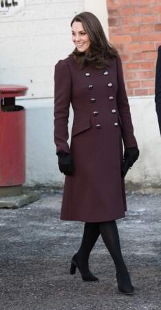 2 février 2018 : Kate Middleton et ses manteaux style officier, ici signé Séraphine