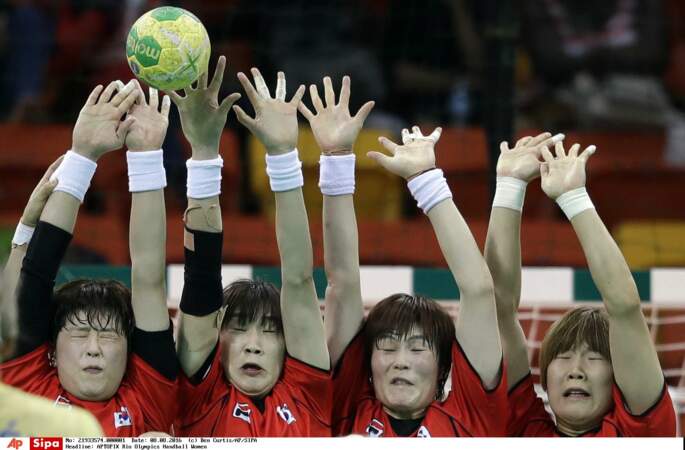 Volley: sport d'équipe, grimace d'équipe pour les Sud Coréennes