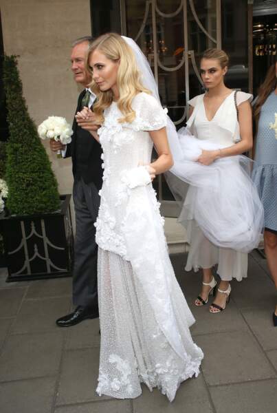 Cara Delevigne en retrait pour le mariage de sa soeur Poppy en mai 2014