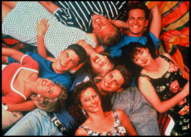Luke Perry et les acteurs de la série "Beverly Hills" en 1991