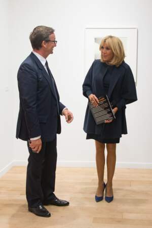 Brigitte Macron, très élégante à la FIAC le 18 octobre
