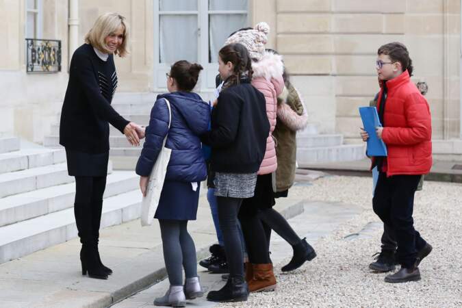 La première dame Brigitte Macron accueille les enfants de l'UNICEF pour la Journée internationale des droits de l'E