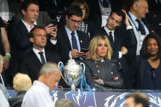 Brigitte Macron, attentive devant la Coupe de France 