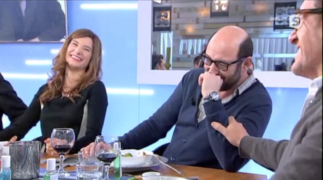Kad Merad et  Julia Vignali sur le plateau de l'émission "C  à vous" où ils se sont rencontrés en 2014