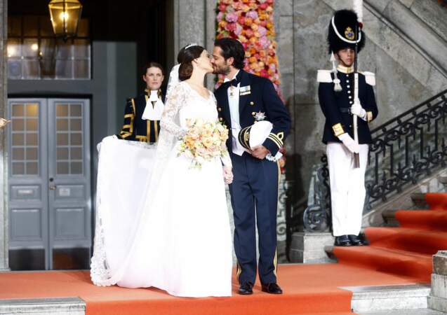Mariage du prince Carl Philip de Suède et Sofia Hellqvist (en robe Ida Sjöstedt) à Stockholm le 13 juin 2015