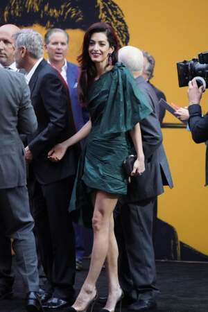 Amal Clooney a opté pour une robe vert canard signée Oscar de la Renta