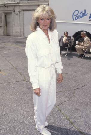 L'actrice Linda Evans, sur le tournage de la série "Dynastie"en 1986