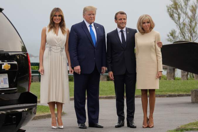 Emmanuel Macron toujours tactile avec son épouse