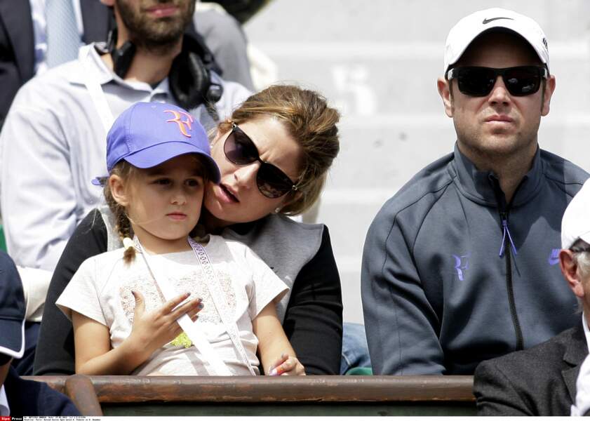 Miroslava Vavrinec, et l'une de ses filles, lors d'un match de Roger Federer