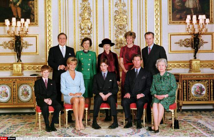Portrait de la famille royale à l'occasion de la confirmation du Prince William, en 1997