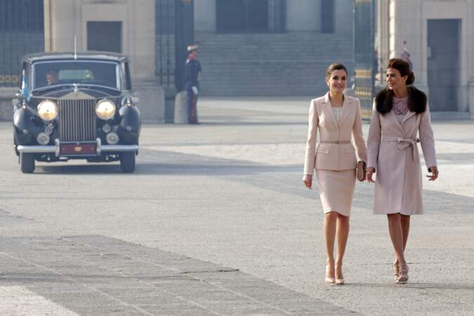 Letizia d'Espagne complice avec son hôte, la première dame d'Argentine Juliana Awada