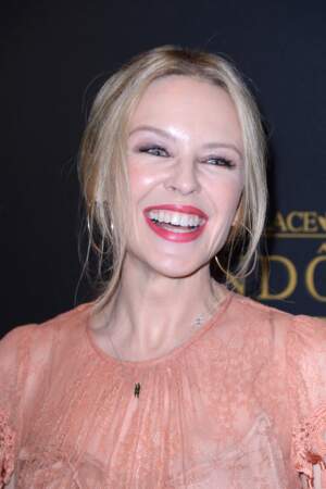 À 49 ans, Kylie Minogue Rayonne