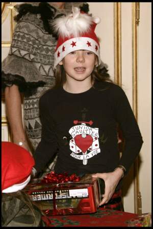 Alexandra de Hanovre remettant des cadeaux aux enfants monégasques le 16 décembre 2009