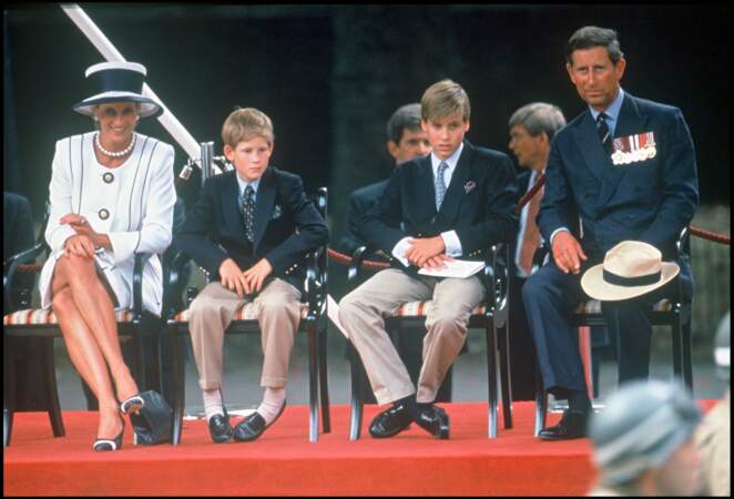 A l'époque, Diana ne vivait plus avec le prince Charles, mais ils n'étaient pas encore divorcés