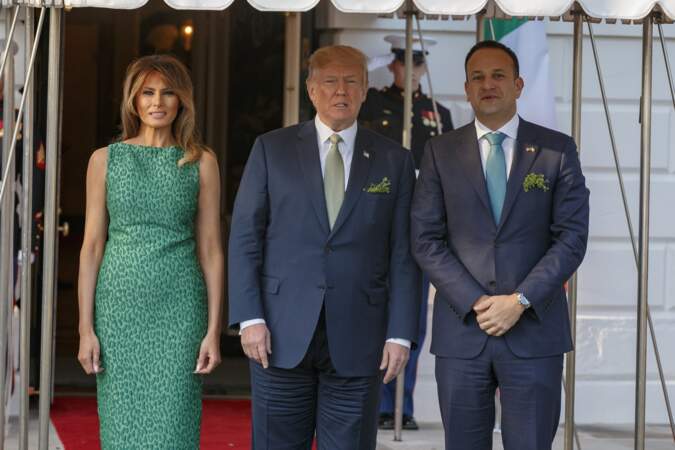 Melania Trump porte une tenue verte accordé au bouquet de trèfle en hommage au premier ministre irlandais