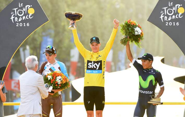 Chris Froome entouré de Romain Bardet et Nairo Quintana sur le podium du Tour de France