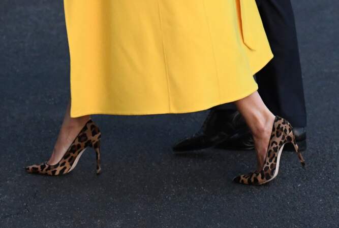 Melania Trump portait des escarpins léopard avec une tenue jaune. Un must !
