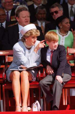 La princesse Diana et son fils Harry lors de célébrations à Hyde Park en mai 1997