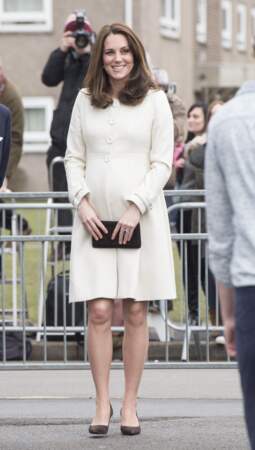 6 mars 2018 : Kate Middleton en manteau crème, une de ses couleurs fétiches