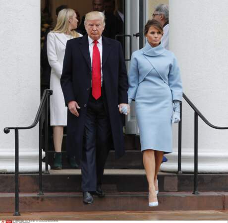 Donald Trump et sa femme Melania sortent main dans la main, après avoir assisté à la messe