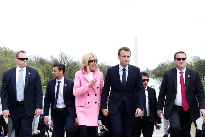 Brigitte Macron en manteau rose à Washington