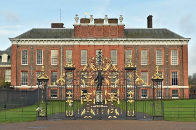 La reine Victoria y est née, mais lui a préféré le palais de Buckingham comme lieu symbolique de son pouvoir