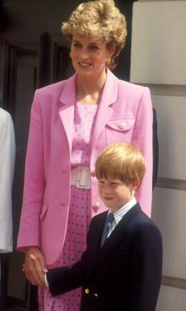 1992. La princesse et Harry, 8 ans. Un petit prince déstabilisé par la séparation, cette année-là,  de ses parents
