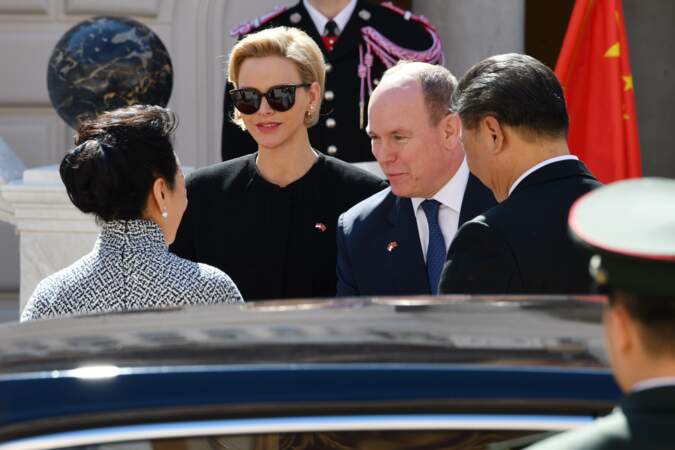 Le prince Albert et la princesse Charlène saluent le couple présidentiel chinois à son arrivée