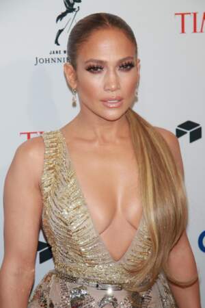 Une queue-de-cheval XXL comme Jennifer Lopez