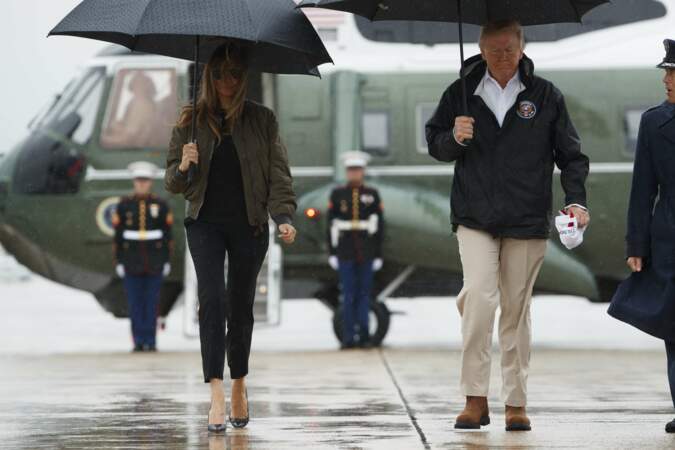 En bombers kaki et stilettos, pour accompagner Donald Trump au Texas après l'ouragan Harvey, le 29 aout 2017
