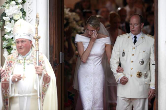 Les larmes de bonheur de Charlène après son mariage avec le prince Albert en la chapelle Sainte-Devote de Monaco