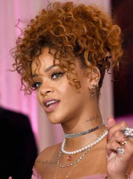 Le chignon bouclé de Rihanna