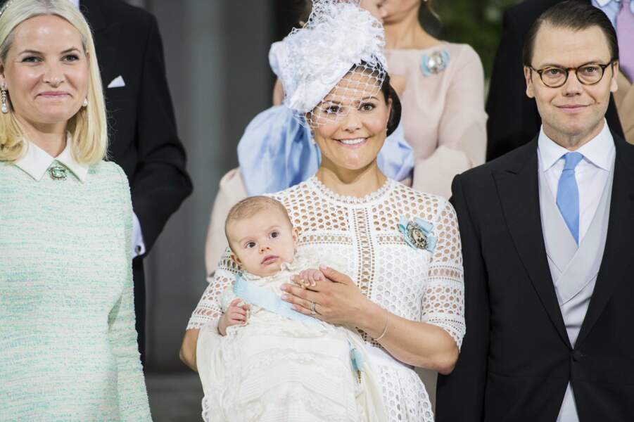 Victoria et Daniel de Suède avec Mette-Marit de Norvège, la marraine de leur fils Oscar, le 27 mai 2016