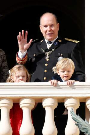 Jacques, Gabriella et leur père, Albert de Monaco au balcon du palais de Monaco lors de la fête nationale